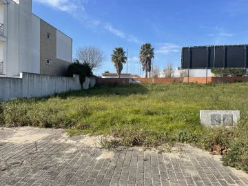 Terreno para Venda em Campelos e Outeiro da Cabeça