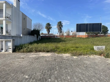 Terreno para Venda em Campelos e Outeiro da Cabeça