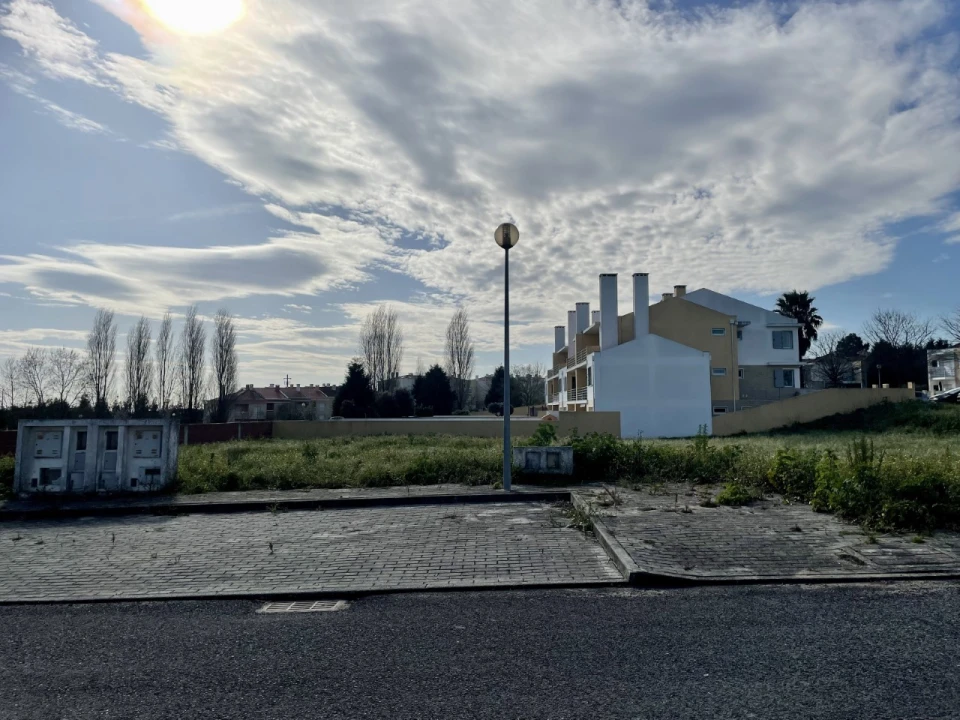 Terreno para Venda em Campelos e Outeiro da Cabeça Foto 2
