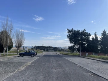 Terreno para Venda em Campelos e Outeiro da Cabeça