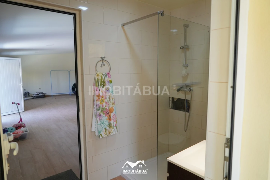 Moradia T4 para Venda em Sarzedo Foto 37