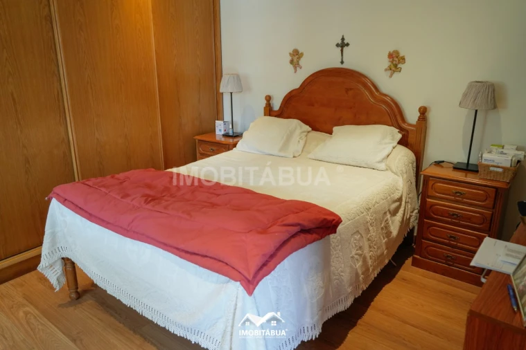 Moradia T4 para Venda em Sarzedo Foto 6