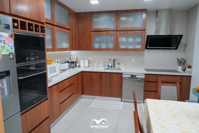 Moradia T4 para Venda em Sarzedo Foto 3