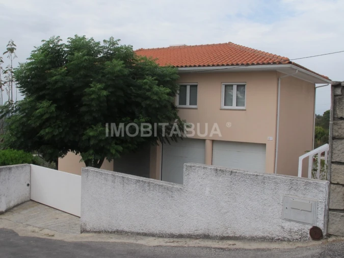 Moradia T4 para Venda em Oliveira do Hospital e São Paio de Gramaços Foto 1