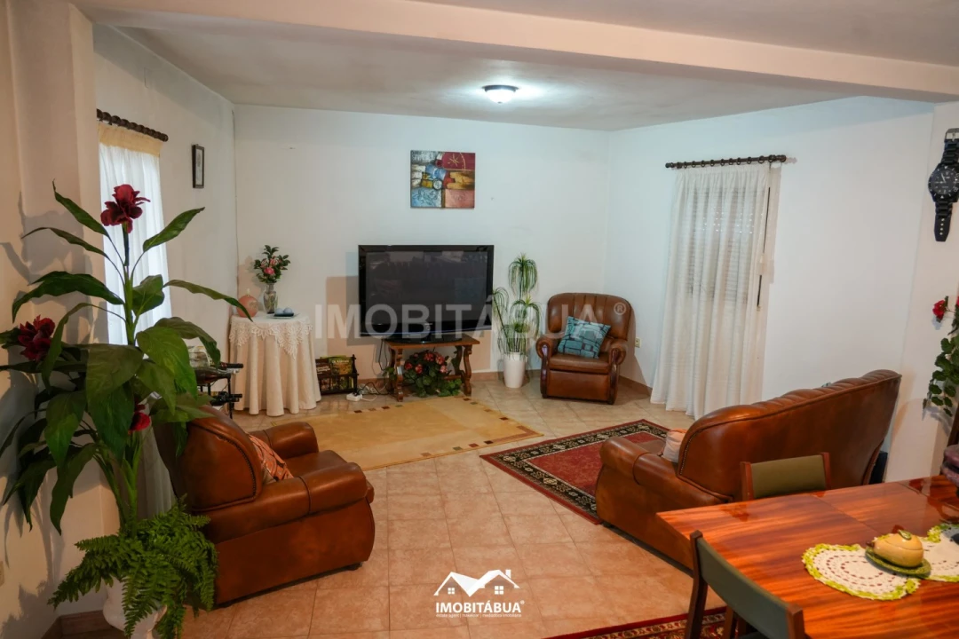 Moradia T4 para Venda em Tabua Foto 2