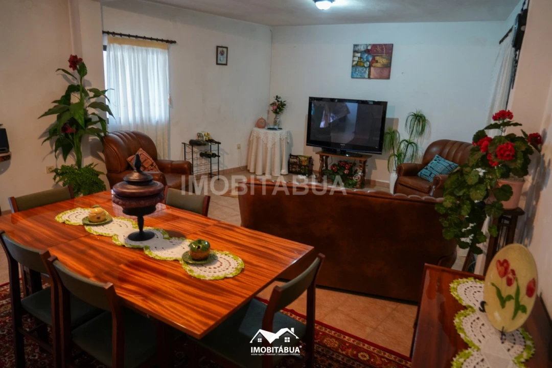 Moradia T4 para Venda em Tabua Foto 3