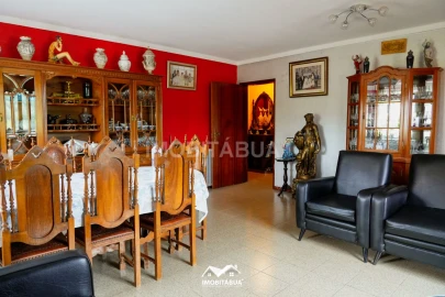 Moradia T9 para Venda em São João de Areias