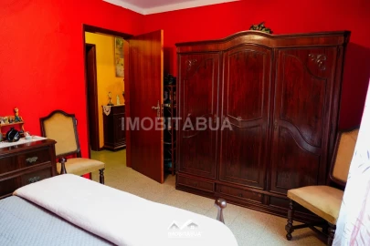 Moradia T9 para Venda em São João de Areias