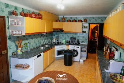 Moradia T9 para Venda em São João de Areias