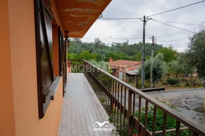Moradia T9 para Venda em São João de Areias