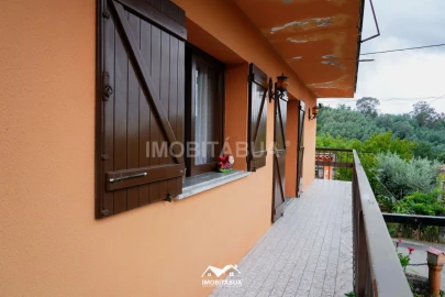Moradia T9 para Venda em São João de Areias