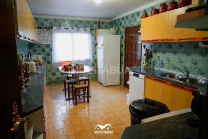 Moradia T9 para Venda em São João de Areias