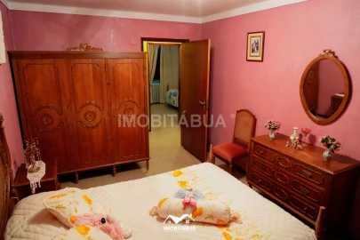 Moradia T9 para Venda em São João de Areias