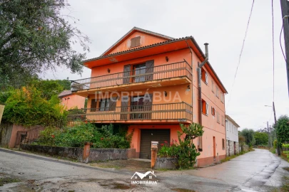 Moradia T9 para Venda em São João de Areias