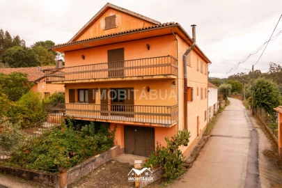 Moradia T9 para Venda em São João de Areias