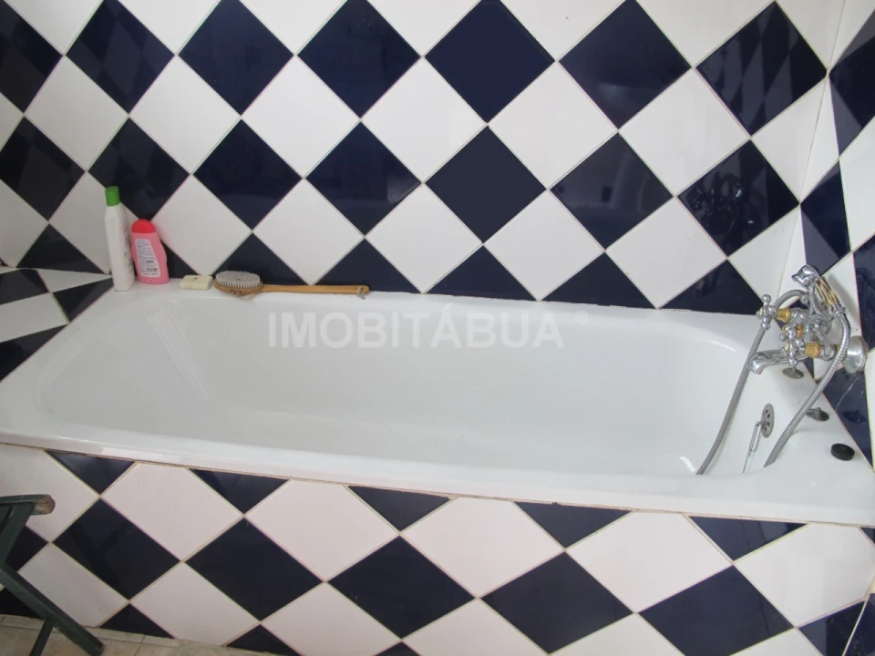 Moradia T1 para Venda em Ázere e Covelo Foto 8