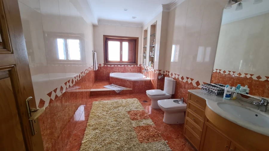 Moradia T4 para Venda em Remelhe Foto 9