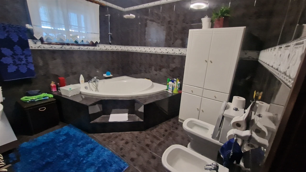 Moradia T4 para Venda em Serzedelo Foto 31