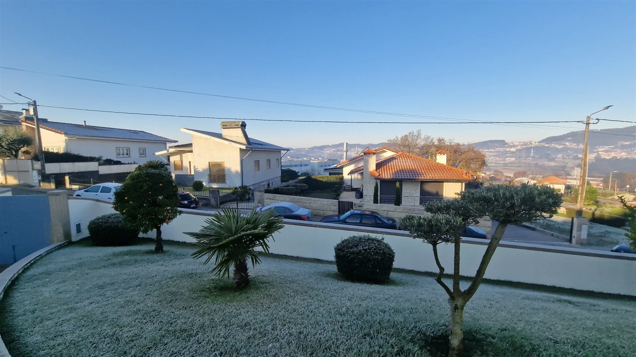 Moradia T4 para Venda em Serzedelo Foto 18