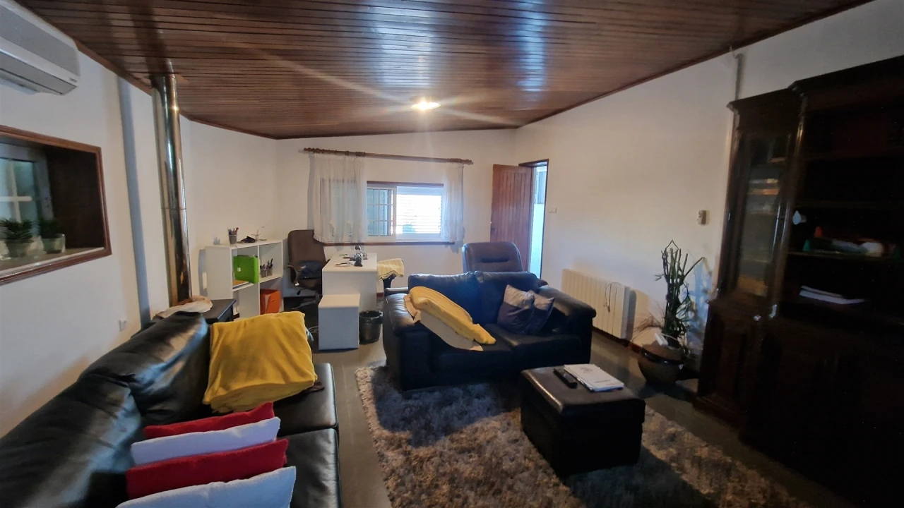 Moradia T4 para Venda em Serzedelo Foto 44