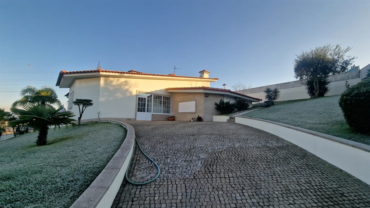 Moradia T4 para Venda em Serzedelo Foto 10