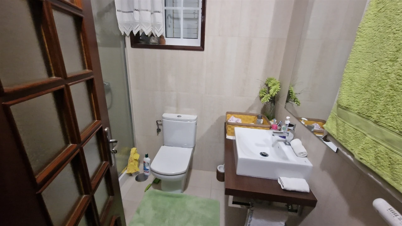 Moradia T4 para Venda em Serzedelo Foto 37