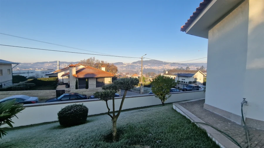 Moradia T4 para Venda em Serzedelo Foto 17