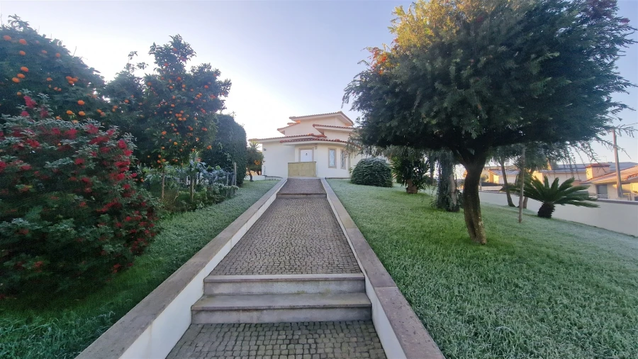 Moradia T4 para Venda em Serzedelo Foto 7