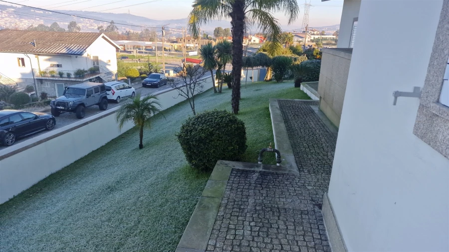 Moradia T4 para Venda em Serzedelo Foto 47