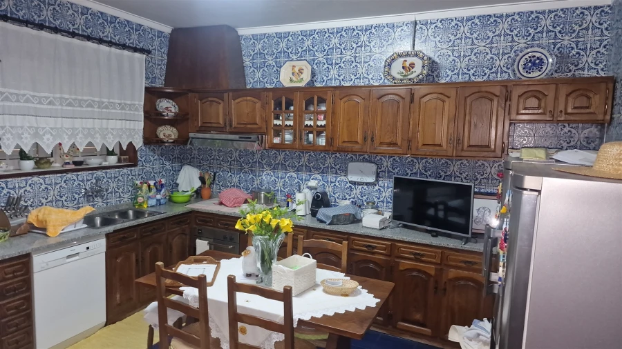 Moradia T4 para Venda em Serzedelo Foto 33