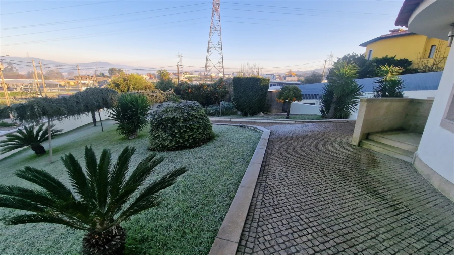 Moradia T4 para Venda em Serzedelo Foto 9