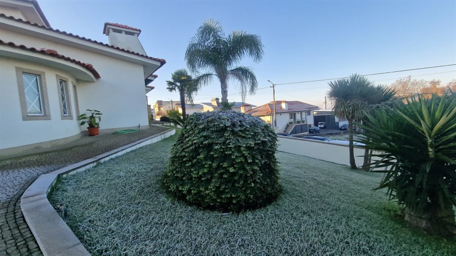 Moradia T4 para Venda em Serzedelo Foto 2