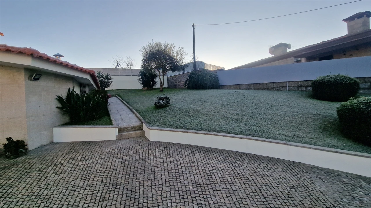 Moradia T4 para Venda em Serzedelo Foto 15