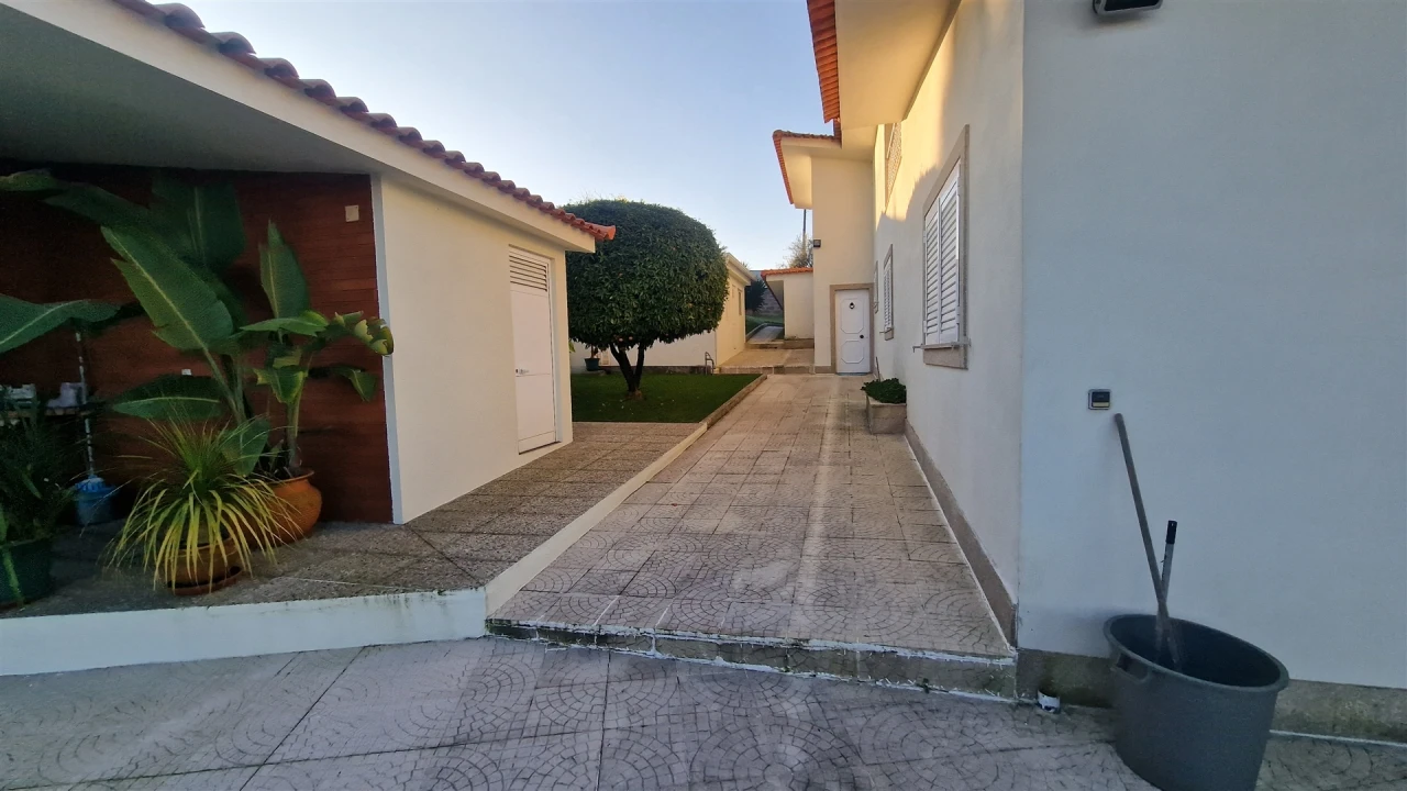 Moradia T4 para Venda em Serzedelo Foto 12