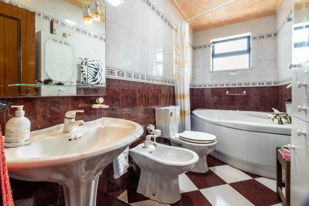 Moradia T5 para Venda em Tavarede Foto 40