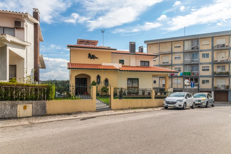 Moradia T5 para Venda em Tavarede Foto 3