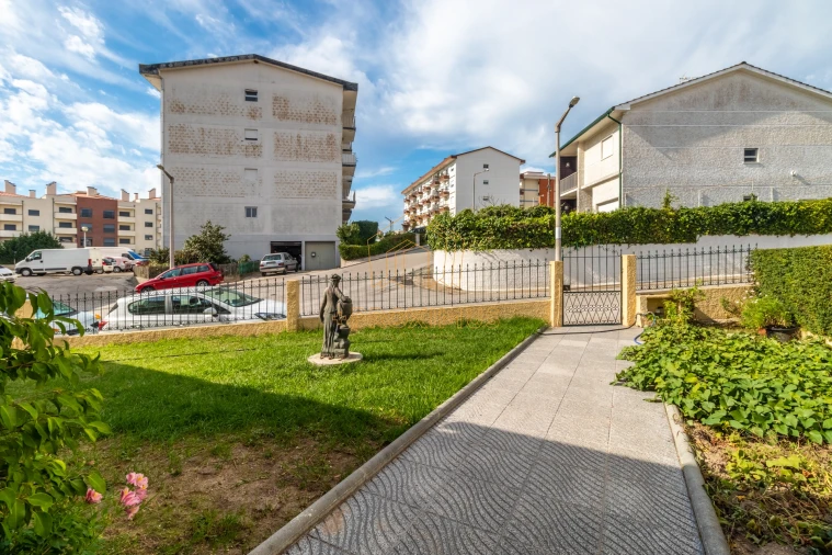 Moradia T5 para Venda em Tavarede Foto 4