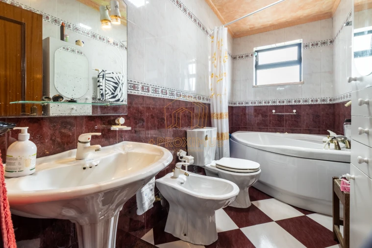 Moradia T5 para Venda em Tavarede Foto 40