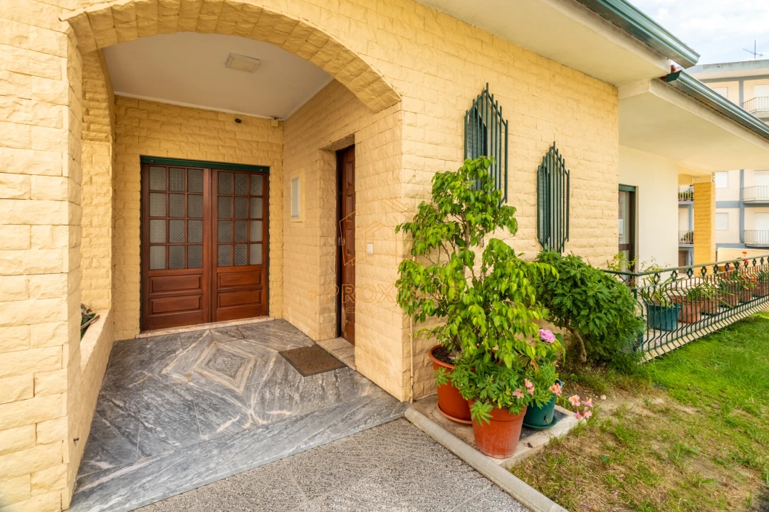 Moradia T5 para Venda em Tavarede Foto 2