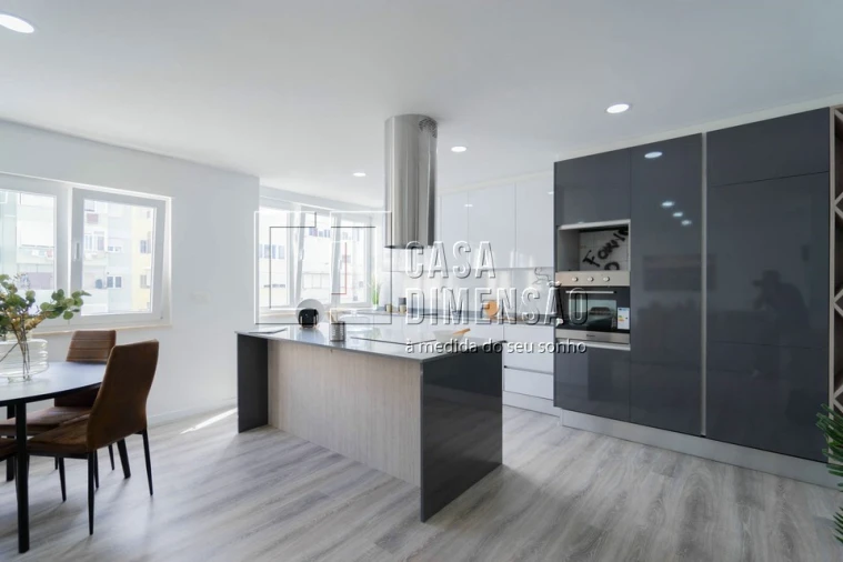 Apartamento T3 para Venda em Benfica Foto 2