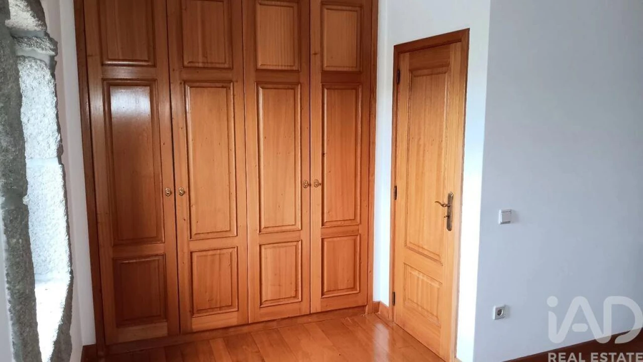 Moradia T3 para Venda em Oliveira (Santa Maria) Foto 17