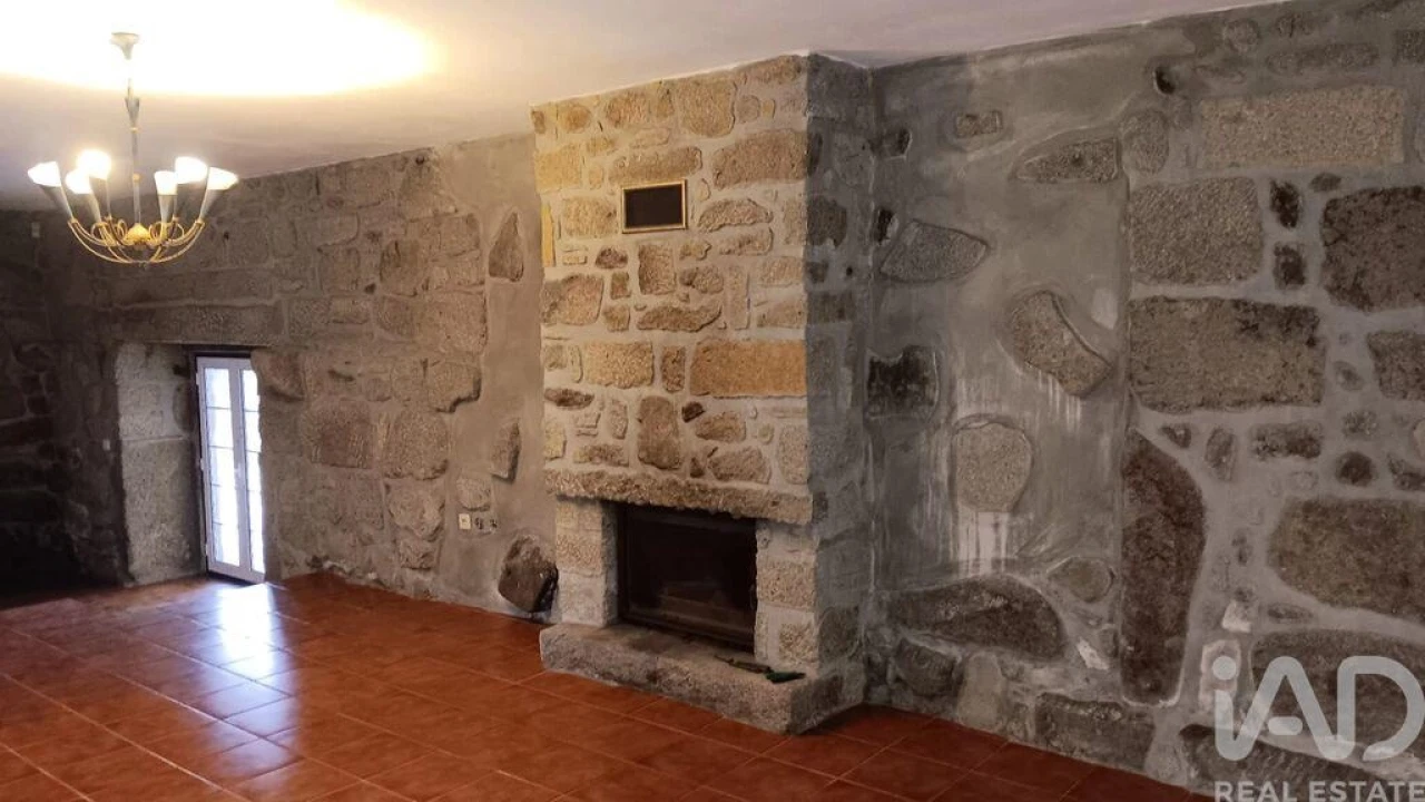 Moradia T3 para Venda em Oliveira (Santa Maria) Foto 25