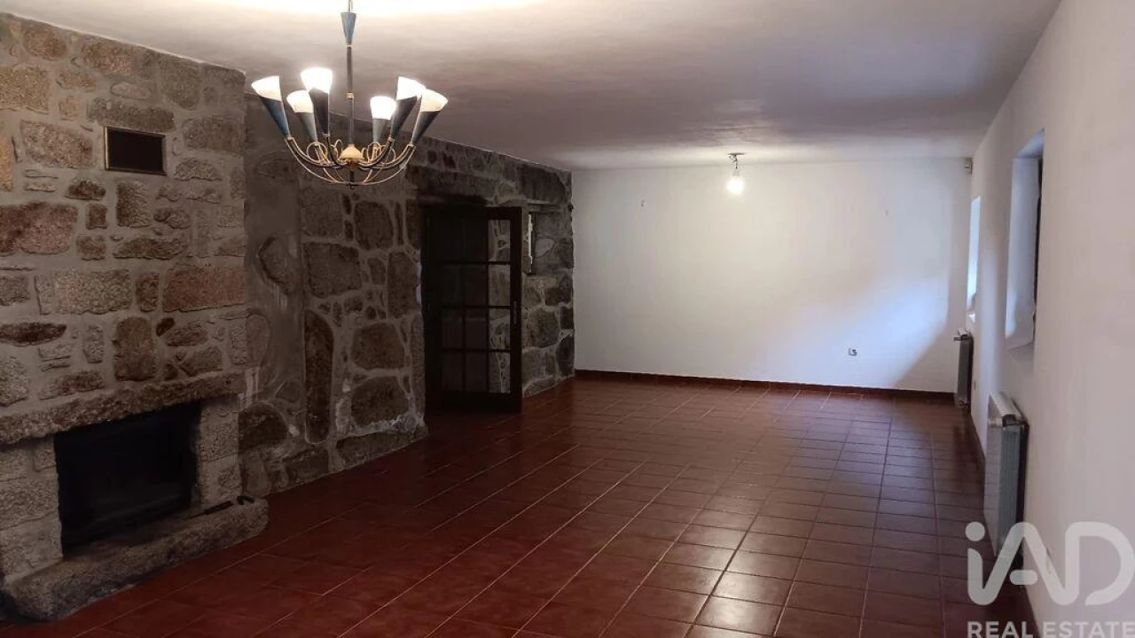 Moradia T3 para Venda em Oliveira (Santa Maria) Foto 26