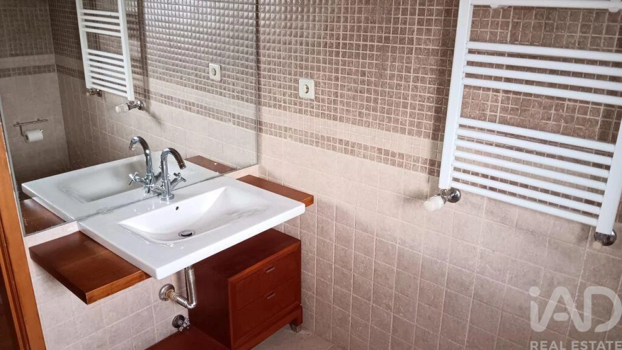 Moradia T3 para Venda em Oliveira (Santa Maria) Foto 18