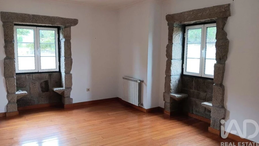 Moradia T3 para Venda em Oliveira (Santa Maria) Foto 16