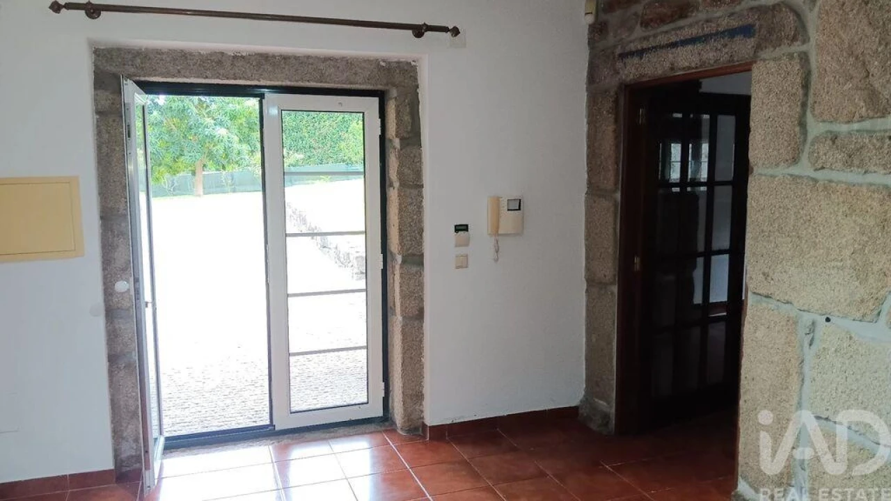 Moradia T3 para Venda em Oliveira (Santa Maria) Foto 24