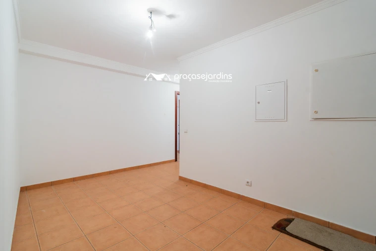 Prédio para Venda em Parceiros e Azoia Foto 16