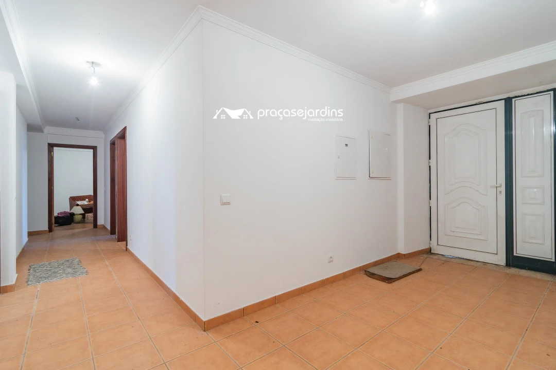 Prédio para Venda em Parceiros e Azoia Foto 15