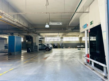 Armazém para Arrendamento em São Vicente