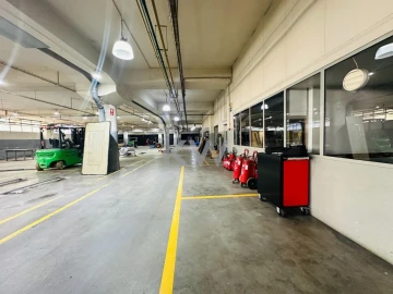 Armazém para Arrendamento em São Vicente